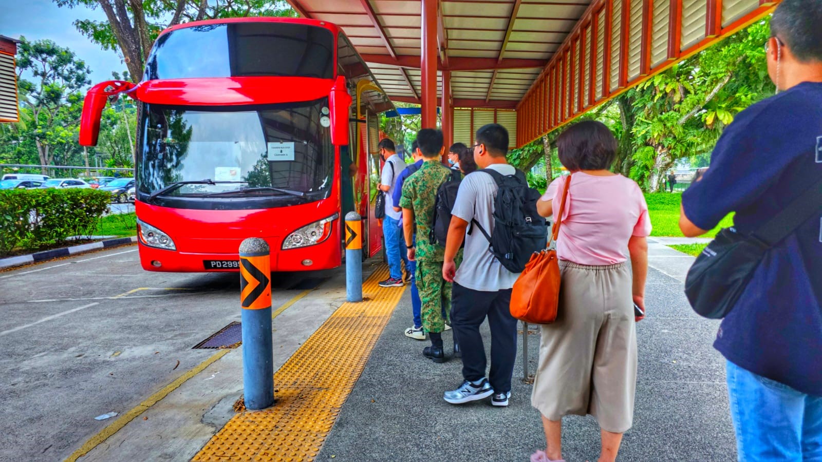 Shuttle bus pick up at cashew MRT